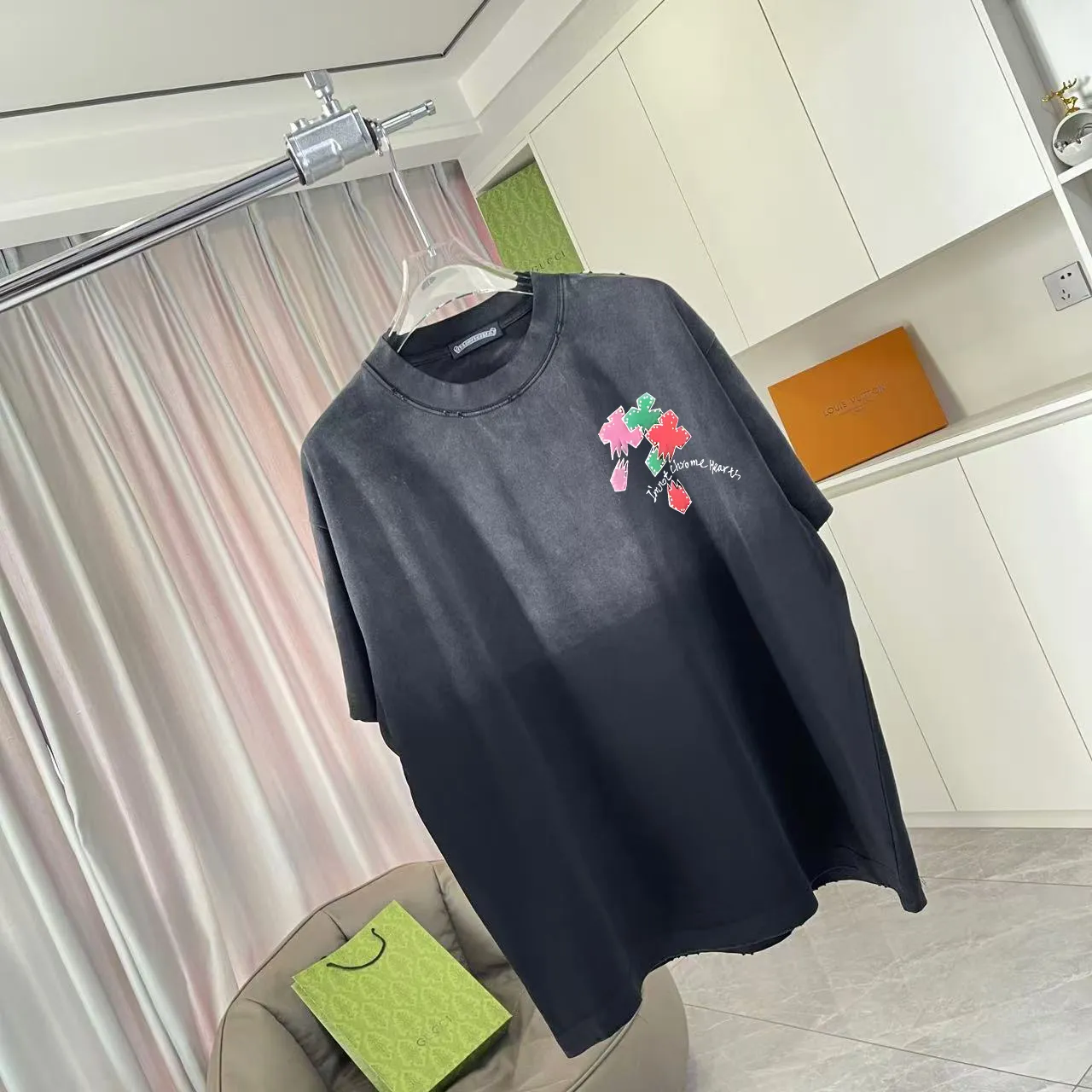 🅿️190 ch Crow* 2025 summer new style, washed, faded, worn, Sanskrit cross print, short-sleeved T-shirt, customized fabric 320g, same style for men and women, size: S M L XL XXL five sizes, color: black, gray, gradient black, gradient red